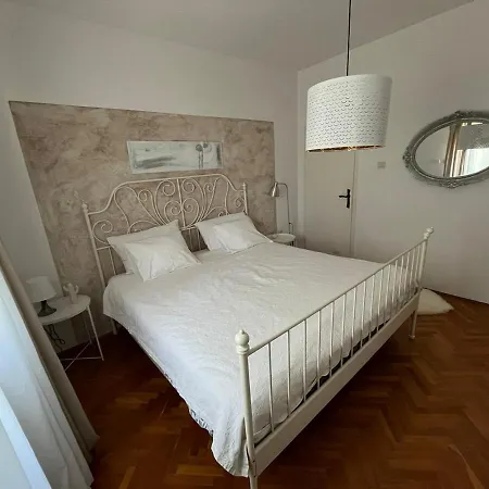 Palm Tree Apartment Juricev Kal